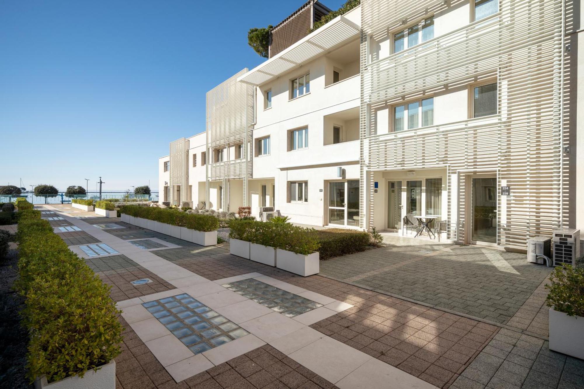 Humagum Sea View Apartment - Garden Palace Umag Exteriör bild