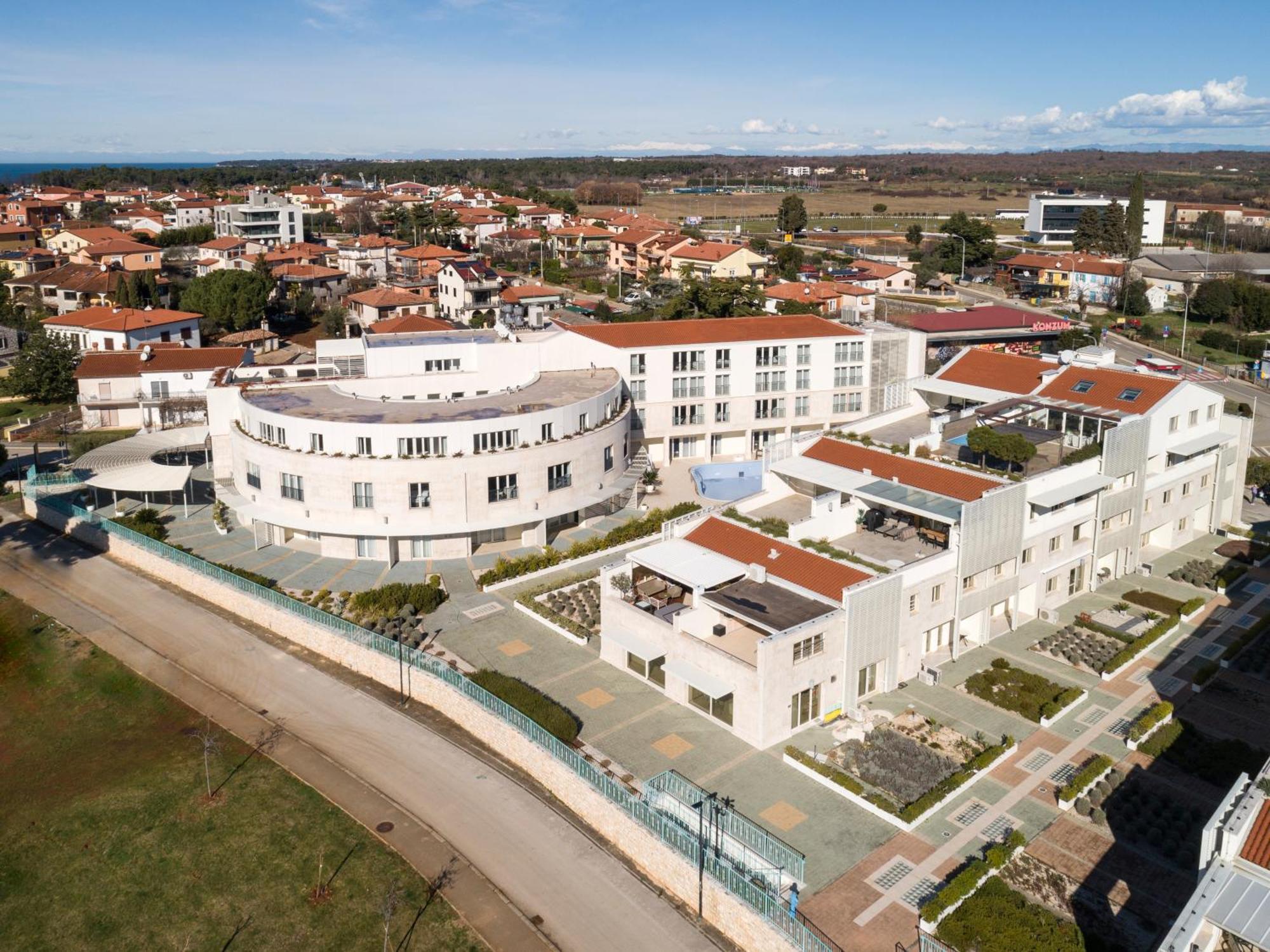 Humagum Sea View Apartment - Garden Palace Umag Exteriör bild